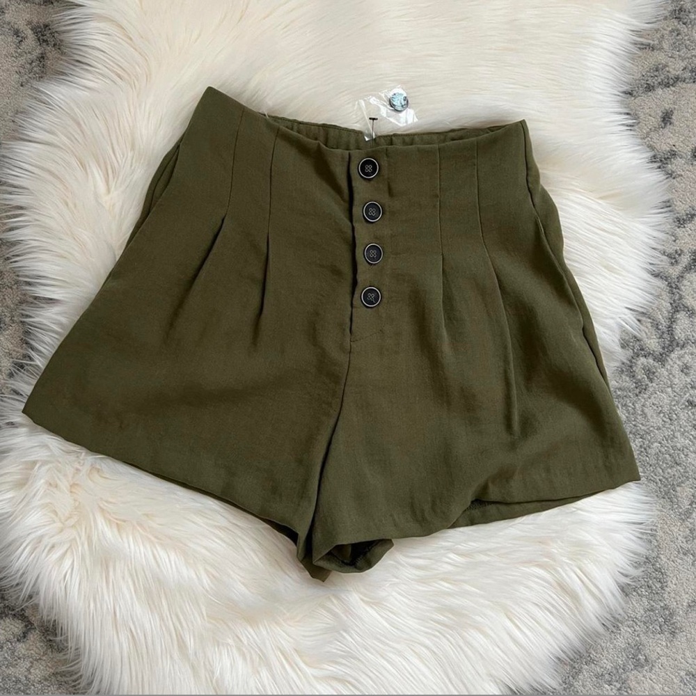 Lulu’s Shorts - Picture 2 of 4